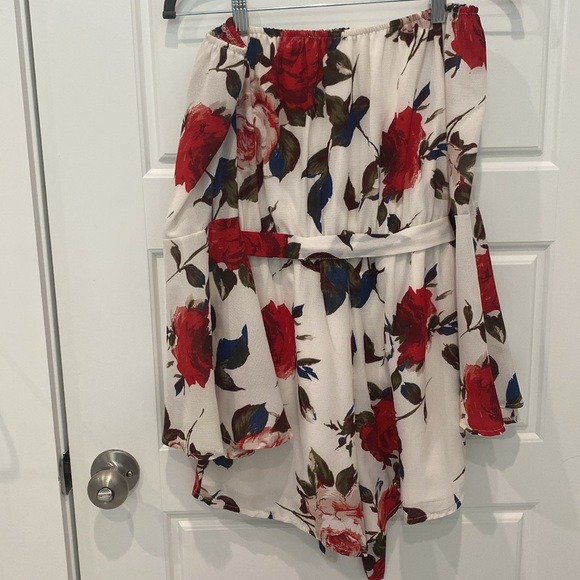 Floral off the shoulder romper - Picture 3 of 5